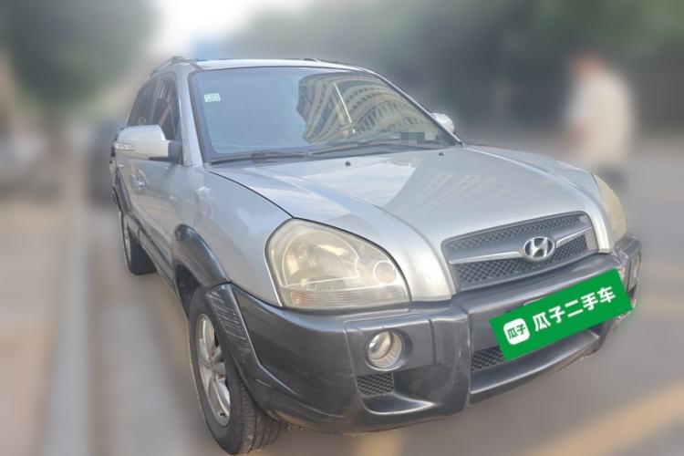 Used Hyundai Tucson 2009 2.0L Manual Two-Wheel Drive Fashion Edition Front Right 45 Deg