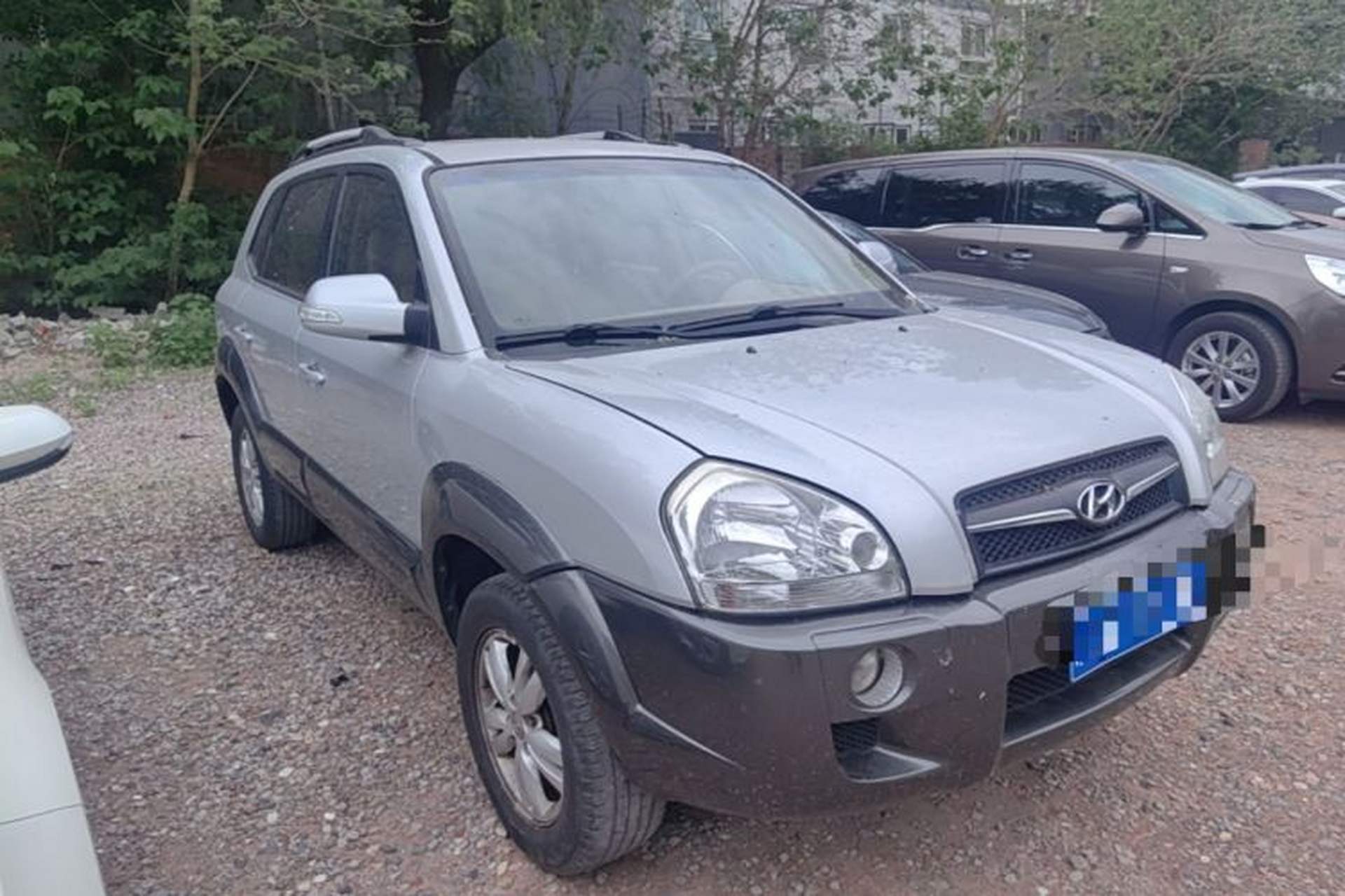 Used Hyundai Tucson 2009 2.0L Automatic Two-Wheel Drive with Sunroof Front Right 45 Deg