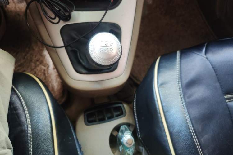 Used Hyundai Tucson 2009 2.0L Manual Two-Wheel Drive Fashion Edition Gear Lever