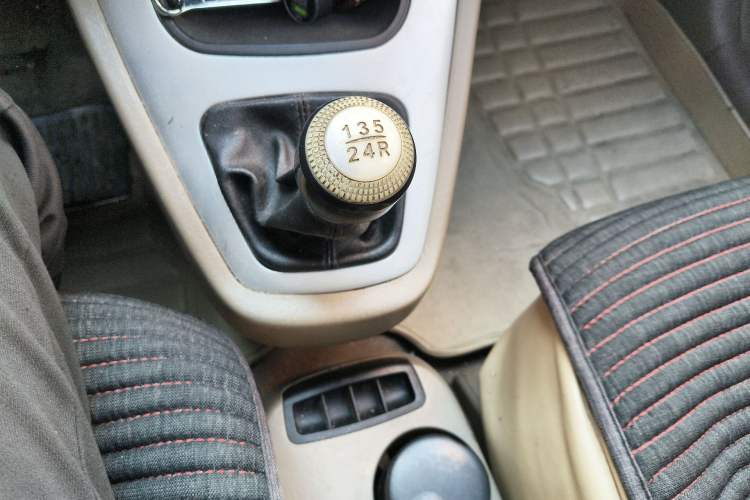 Used Hyundai Tucson 2009 2.0L Manual Two-Wheel Drive Fashion Edition Gear Lever