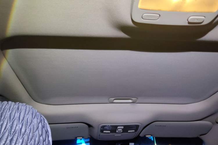 Used Hyundai Tucson 2009 2.0L Manual Two-Wheel Drive Fashion Edition Headliner