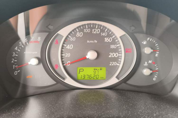 Used Hyundai Tucson 2009 2.0L Automatic Two-Wheel Drive with Sunroof Instrument Cluster