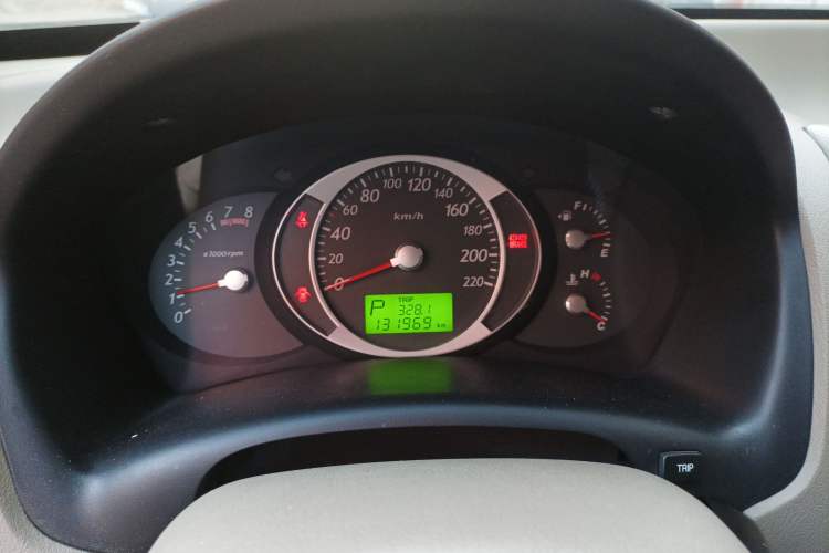 Used Hyundai Tucson 2009 2.0L Automatic Two-Wheel Drive with Sunroof Instrument Cluster