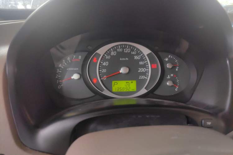 Used Hyundai Tucson 2009 2.0L Automatic Two-Wheel Drive with Sunroof Instrument Cluster