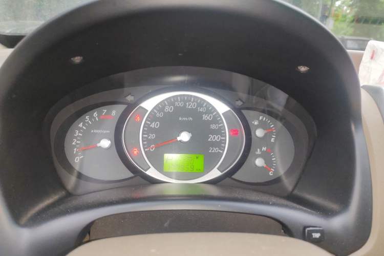 Used Hyundai Tucson 2009 2.0L Automatic Two-Wheel Drive with Sunroof Instrument Cluster
