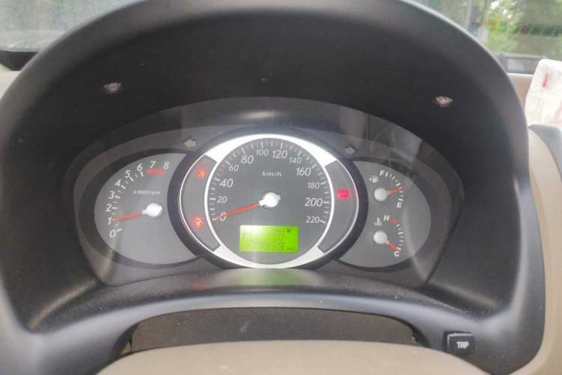 Used Hyundai Tucson 2009 2.0L Automatic Two-Wheel Drive with Sunroof Instrument Cluster