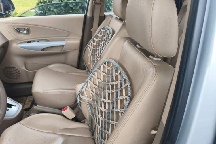 Used Hyundai Tucson 2009 2.0L Automatic Two-Wheel Drive with Sunroof Left Front Seat
