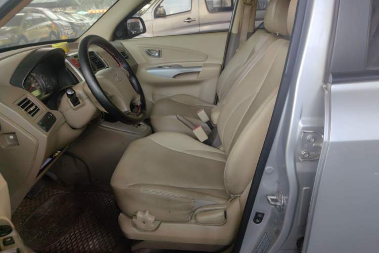 Used Hyundai Tucson 2009 2.0L Automatic Two-Wheel Drive with Sunroof Left Front Seat