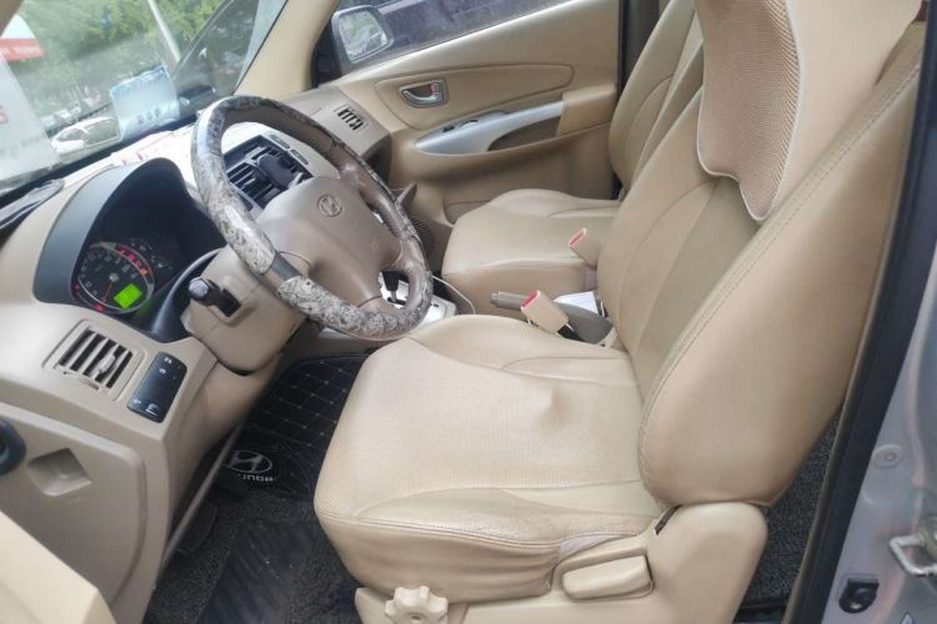 Used Hyundai Tucson 2009 2.0L Automatic Two-Wheel Drive with Sunroof Left Front Seat