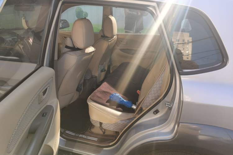 Used Hyundai Tucson 2009 2.0L Manual Two-Wheel Drive Fashion Edition Left Rear Seat