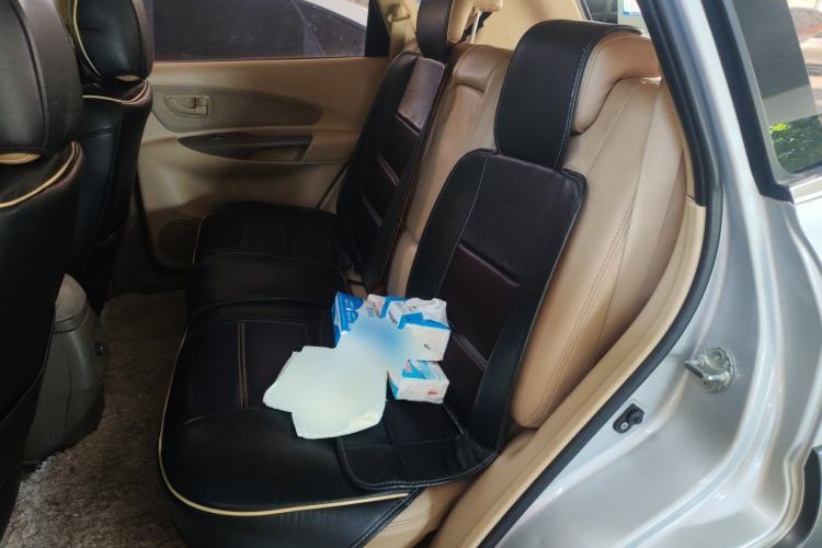 Used Hyundai Tucson 2009 2.0L Manual Two-Wheel Drive Fashion Edition Left Rear Seat