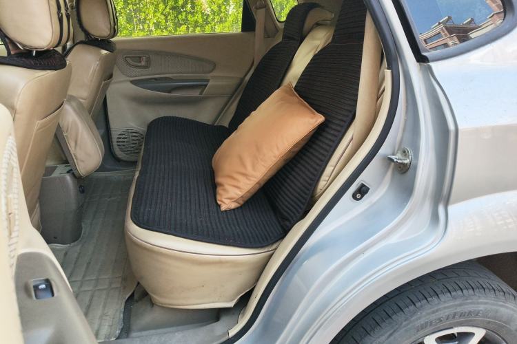 Used Hyundai Tucson 2009 2.0L Manual Two-Wheel Drive Fashion Edition Left Rear Seat