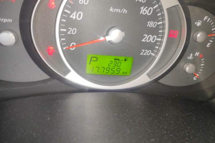 Used Hyundai Tucson 2009 2.0L Automatic Two-Wheel Drive with Sunroof Odometer Close Up