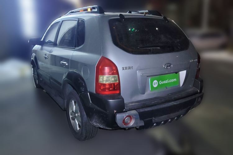 Used Hyundai Tucson 2009 2.0L Manual Two-Wheel Drive Fashion Edition Rear Left 45 Deg