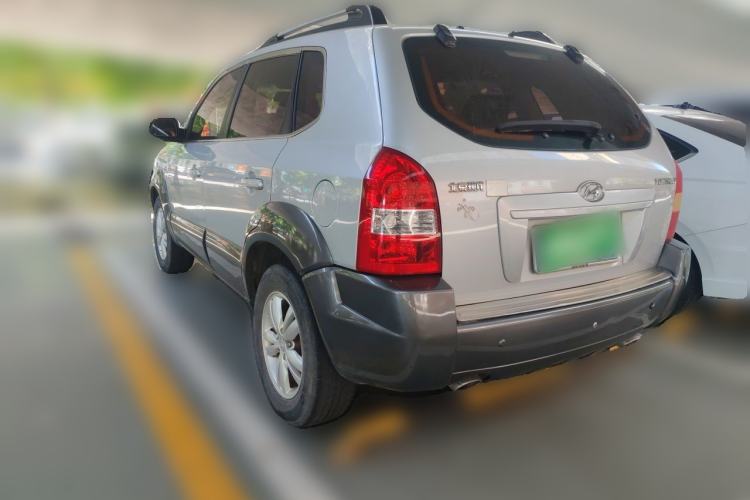 Used Hyundai Tucson 2009 2.0L Manual Two-Wheel Drive Fashion Edition Rear Left 45 Deg