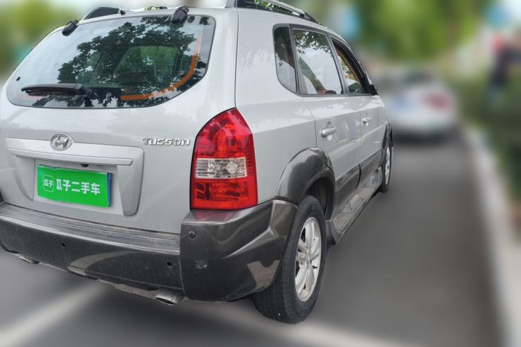 Used Hyundai Tucson 2009 2.0L Automatic Two-Wheel Drive with Sunroof Rear Right 45 Deg
