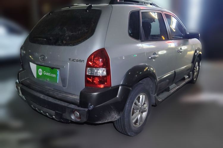Used Hyundai Tucson 2009 2.0L Manual Two-Wheel Drive Fashion Edition Rear Right 45 Deg