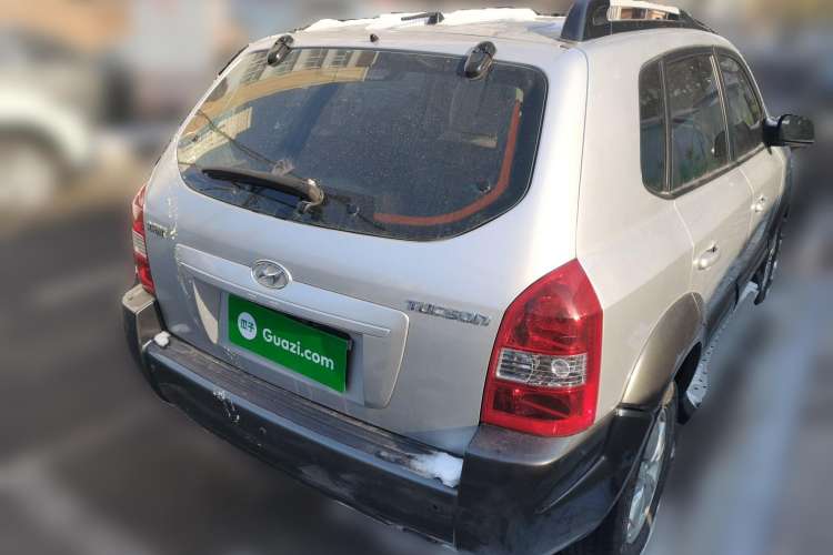 Used Hyundai Tucson 2009 2.0L Manual Two-Wheel Drive Fashion Edition Rear Right 45 Deg