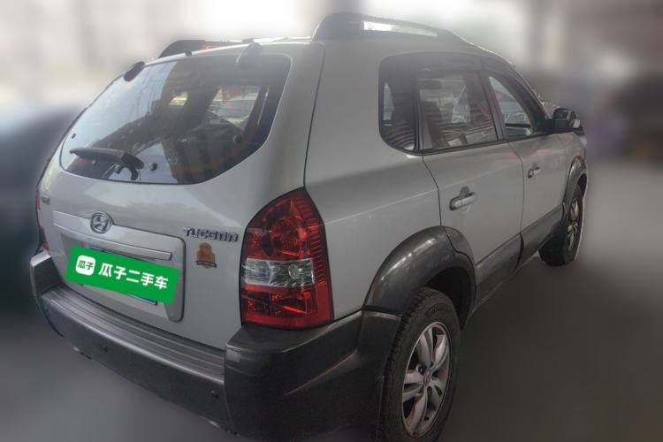 Used Hyundai Tucson 2009 2.0L Automatic Two-Wheel Drive with Sunroof Rear Right 45 Deg