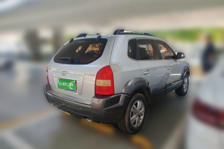 Used Hyundai Tucson 2009 2.0L Manual Two-Wheel Drive Fashion Edition Rear Right 45 Deg