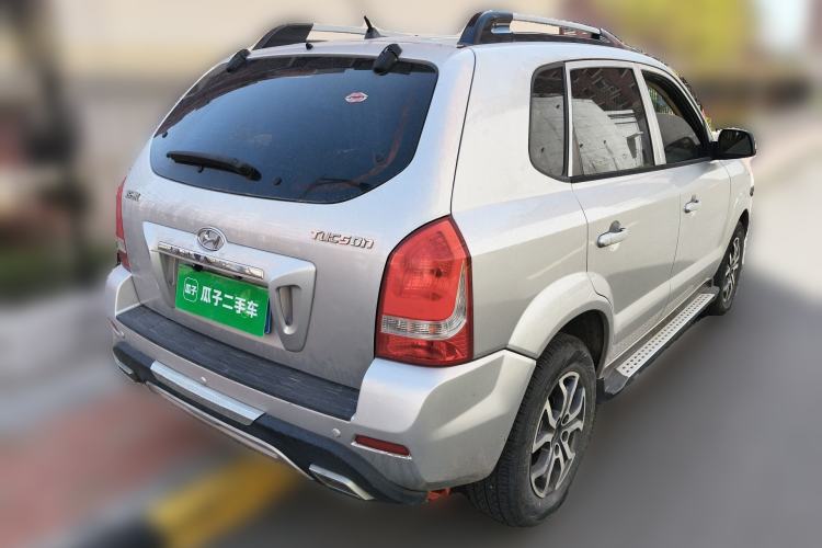 Used Hyundai Tucson 2009 2.0L Manual Two-Wheel Drive Fashion Edition Rear Right 45 Deg