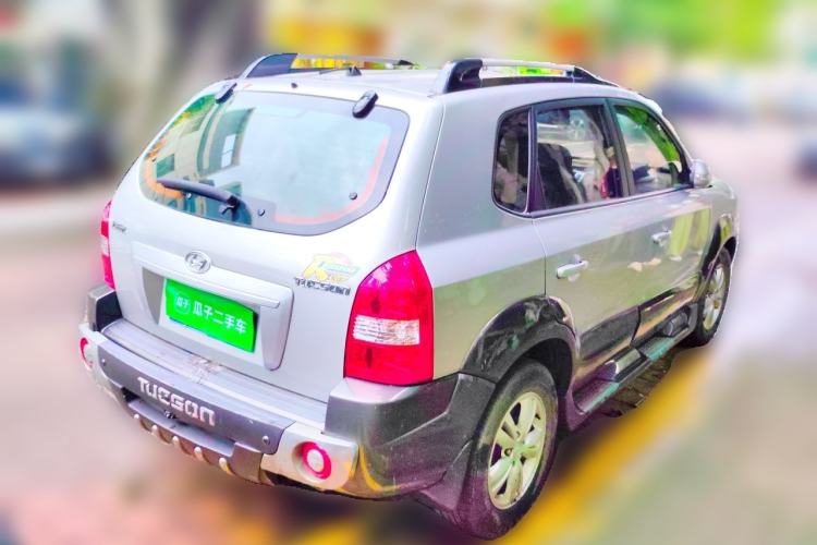 Used Hyundai Tucson 2009 2.0L Manual Two-Wheel Drive Fashion Edition Rear Right 45 Deg
