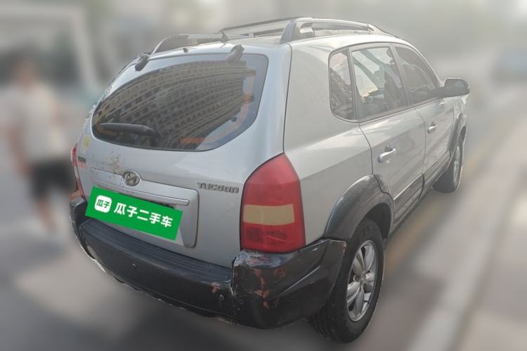 Used Hyundai Tucson 2009 2.0L Manual Two-Wheel Drive Fashion Edition Rear Right 45 Deg