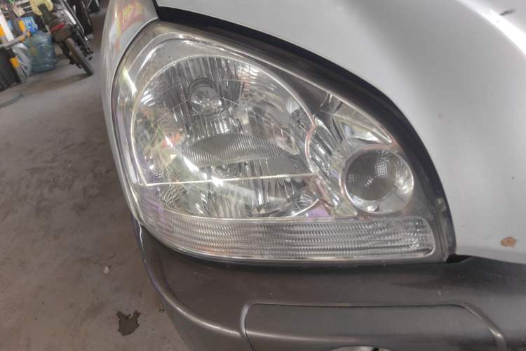Used Hyundai Tucson 2009 2.0L Automatic Two-Wheel Drive with Sunroof Right Front Headlight