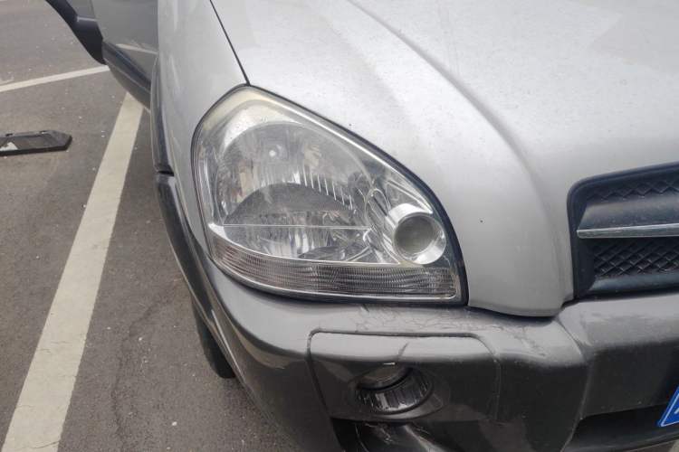 Used Hyundai Tucson 2009 2.0L Automatic Two-Wheel Drive with Sunroof Right Front Headlight