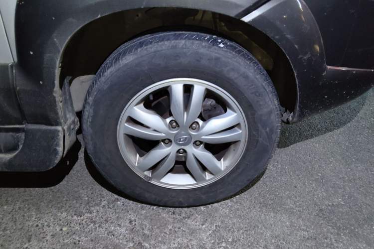 Used Hyundai Tucson 2009 2.0L Manual Two-Wheel Drive Fashion Edition Right Front Wheel Hub