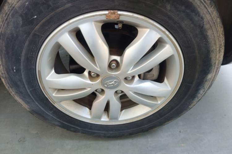 Used Hyundai Tucson 2009 2.0L Manual Two-Wheel Drive Fashion Edition Right Front Wheel Hub