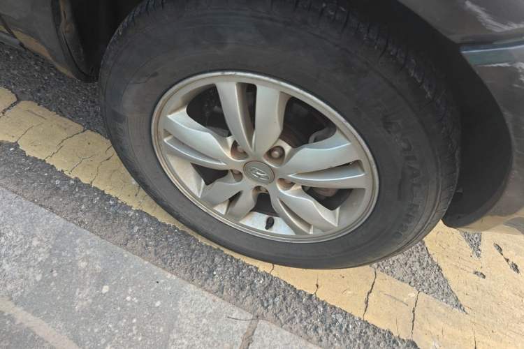 Used Hyundai Tucson 2009 2.0L Manual Two-Wheel Drive Fashion Edition Right Front Wheel Hub