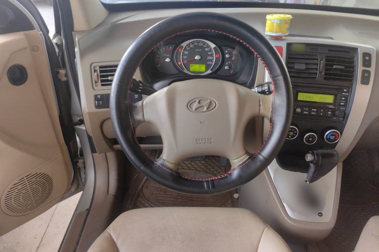 Used Hyundai Tucson 2009 2.0L Automatic Two-Wheel Drive with Sunroof Steering Wheel