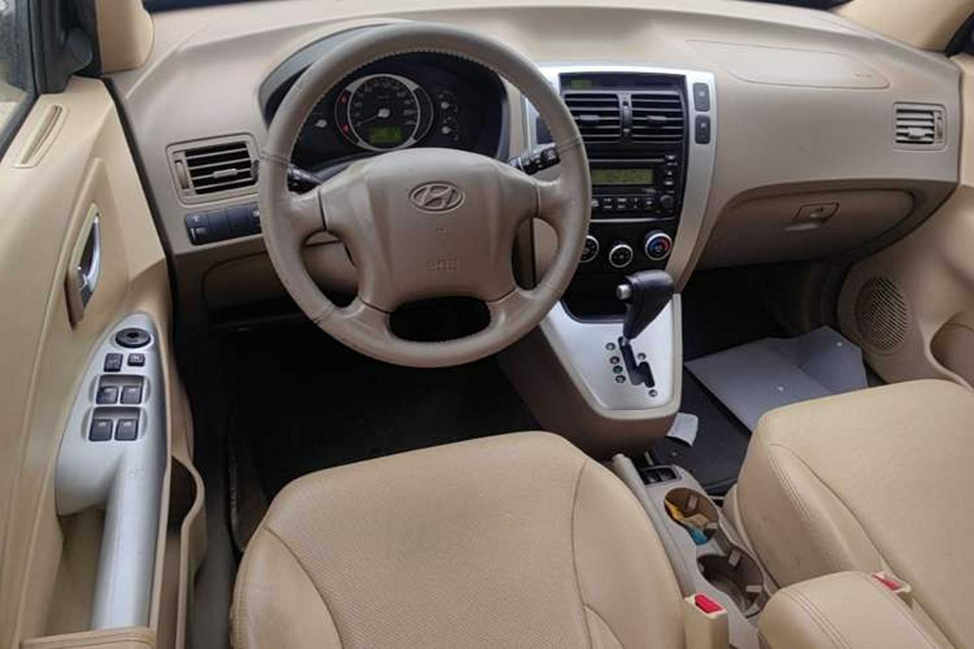 Used Hyundai Tucson 2009 2.0L Automatic Two-Wheel Drive with Sunroof Steering Wheel