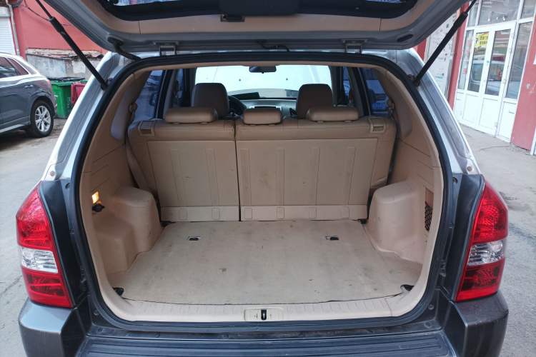 Used Hyundai Tucson 2009 2.0L Automatic Two-Wheel Drive with Sunroof Trunk