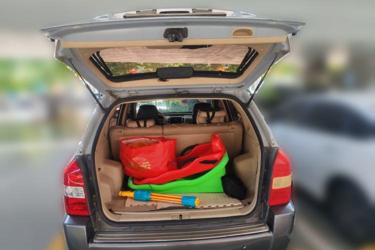 Used Hyundai Tucson 2009 2.0L Manual Two-Wheel Drive Fashion Edition Trunk