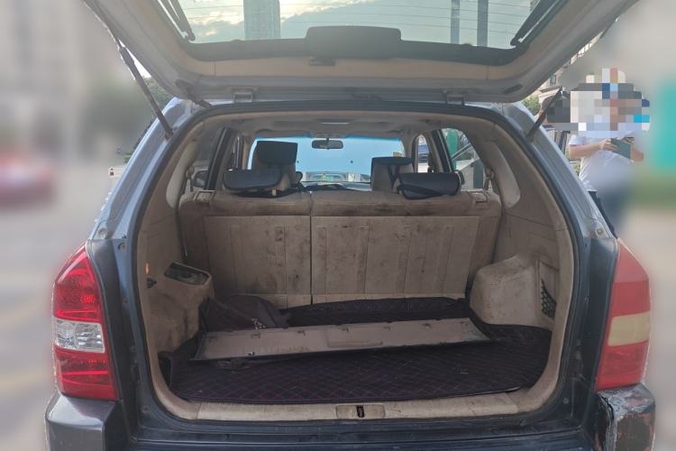 Used Hyundai Tucson 2009 2.0L Manual Two-Wheel Drive Fashion Edition Trunk