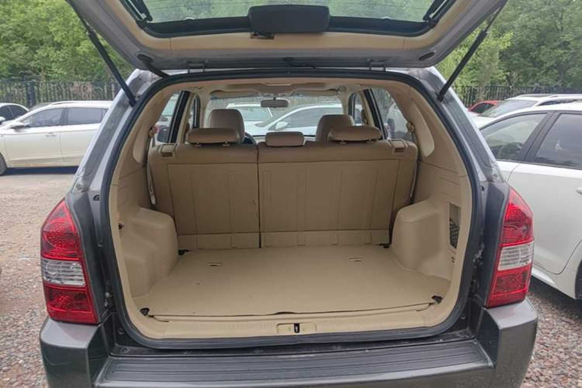 Used Hyundai Tucson 2009 2.0L Automatic Two-Wheel Drive with Sunroof Trunk