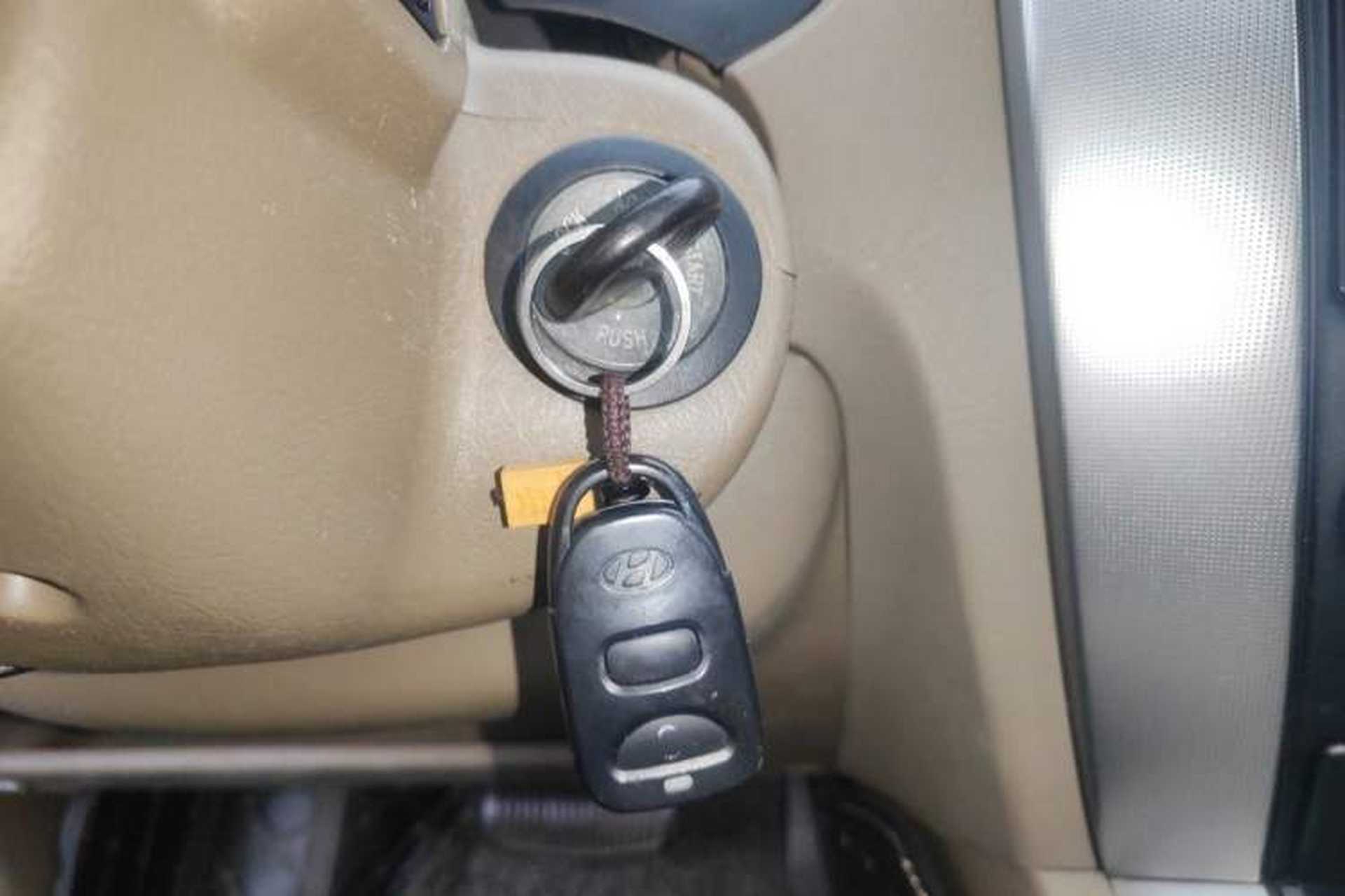 Used Hyundai Tucson 2009 2.0L Automatic Two-Wheel Drive with Sunroof Vehicle Key