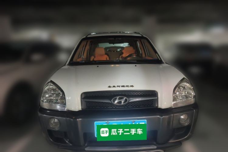Used Hyundai Tucson 2009 2.0L Automatic Two-Wheel Drive with Sunroof Front