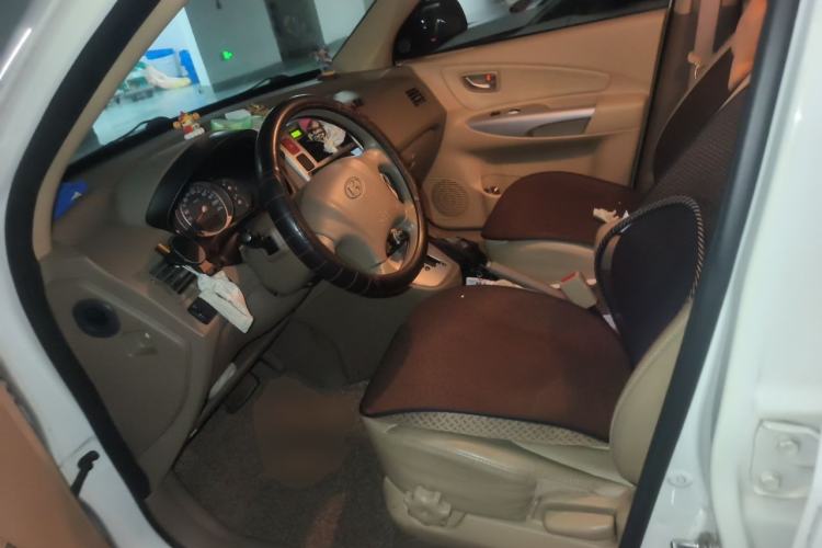 Used Hyundai Tucson 2009 2.0L Automatic Two-Wheel Drive with Sunroof Left Front Seat