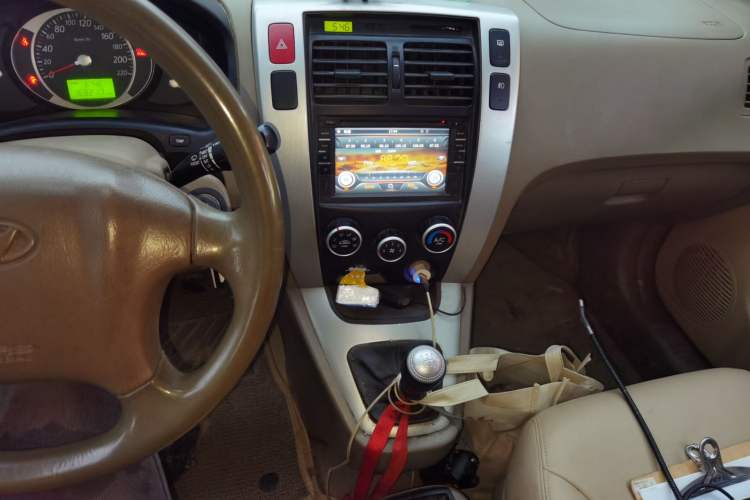 Used Hyundai Tucson 2013 2.0L Manual Two-Wheel Drive Fashion Edition Audio And AC Panel