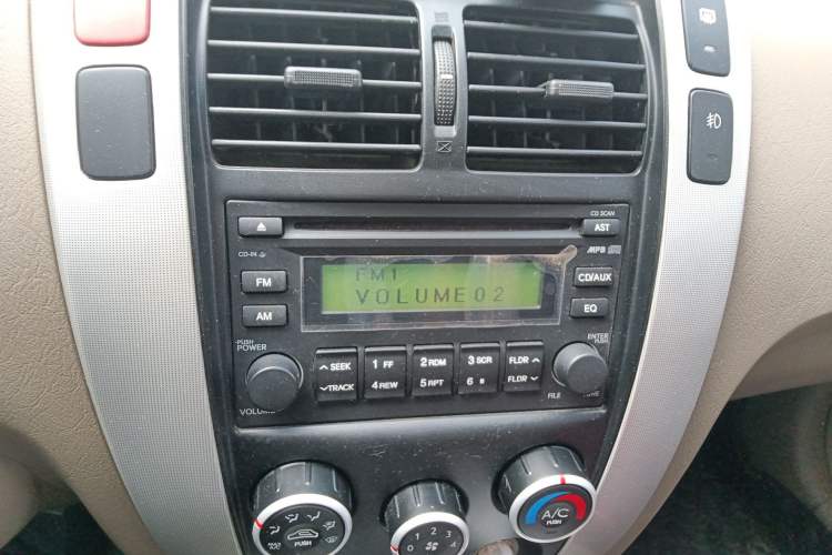 Used Hyundai Tucson 2013 2.0L Automatic Two-Wheel Drive Comfort Version Audio And AC Panel