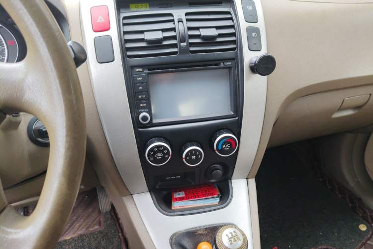 Used Hyundai Tucson 2013 2.0L Manual Two-Wheel Drive Fashion Edition Audio And AC Panel