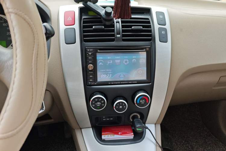 Used Hyundai Tucson 2013 2.0L Manual Two-Wheel Drive Comfort Version Audio And AC Panel