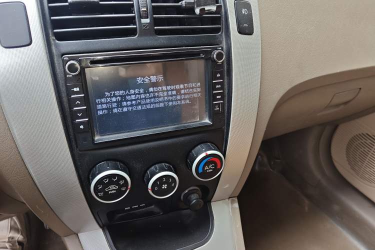 Used Hyundai Tucson 2013 2.0L Manual Two-Wheel Drive Fashion Edition Audio And AC Panel