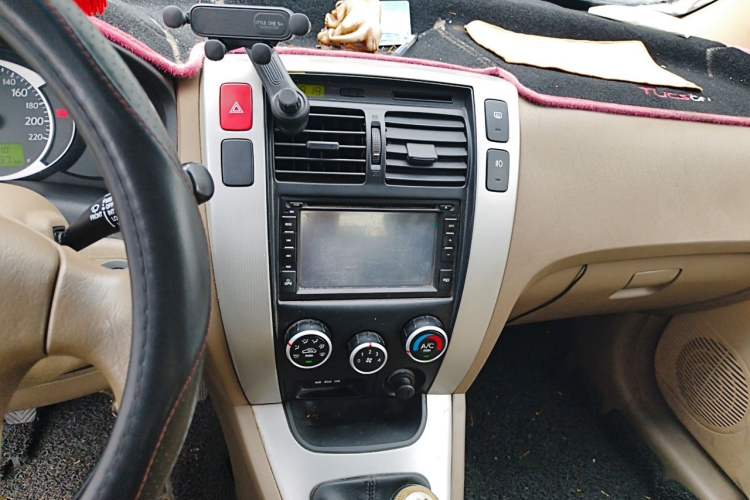 Used Hyundai Tucson 2013 2.0L Manual Two-Wheel Drive Fashion Edition Audio And AC Panel