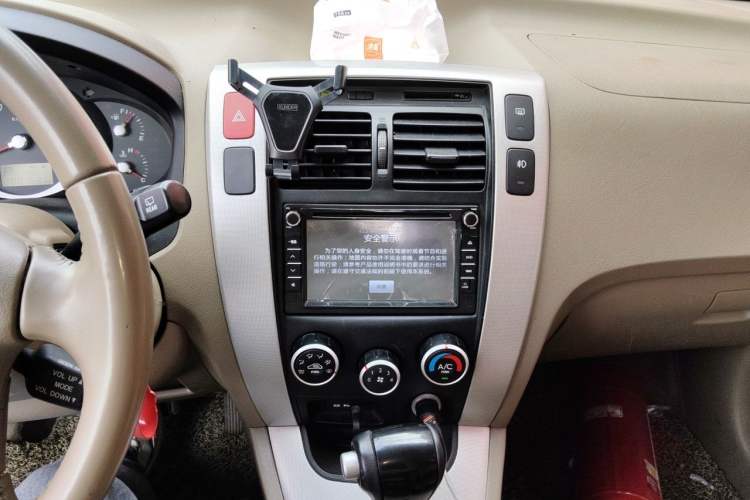 Used Hyundai Tucson 2013 2.0L Automatic Two-Wheel Drive Comfort Version Audio And AC Panel