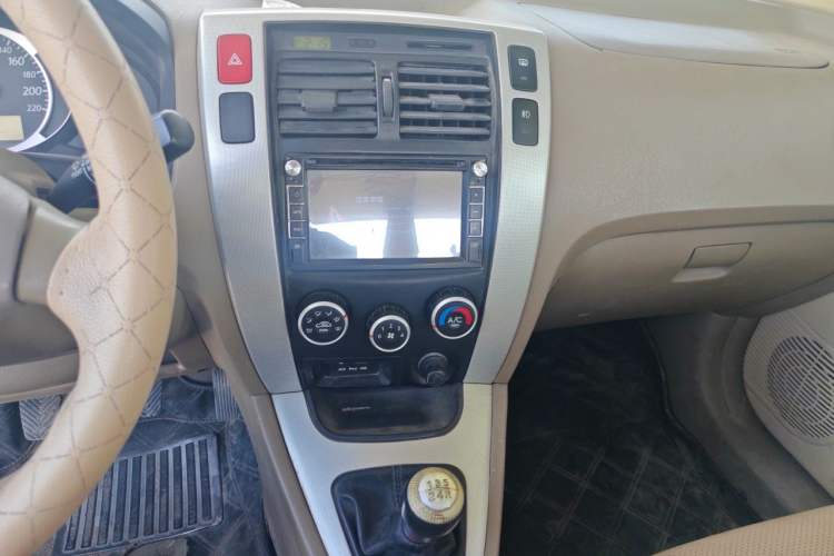 Used Hyundai Tucson 2013 2.0L Manual Two-Wheel Drive Fashion Edition Audio And AC Panel