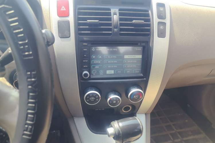 Used Hyundai Tucson 2013 2.0L Automatic Two-Wheel Drive Comfort Version Audio And AC Panel